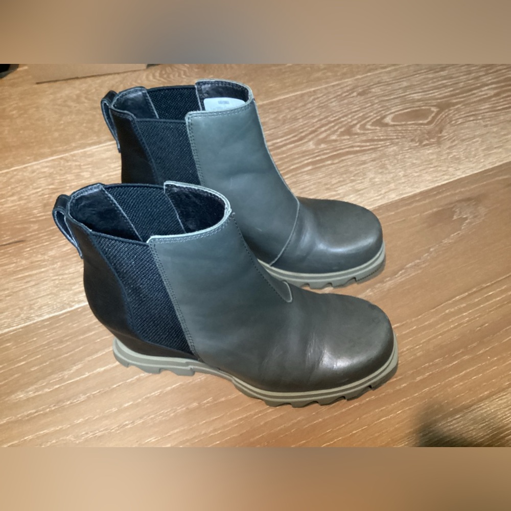 Sorel Women’s size 8.5 boots
